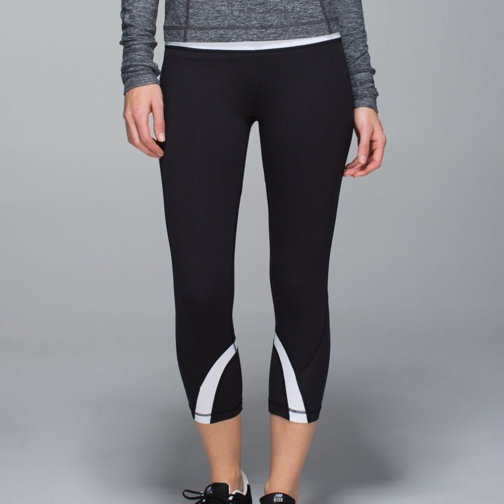 Lululemon Run: Inspire Crop II Black White Size 4